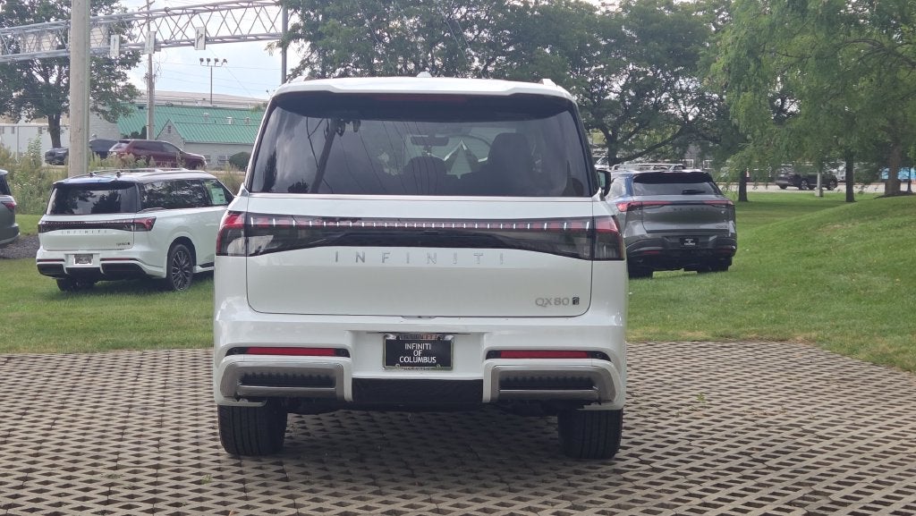 2027 INFINITI QX80 LUXE