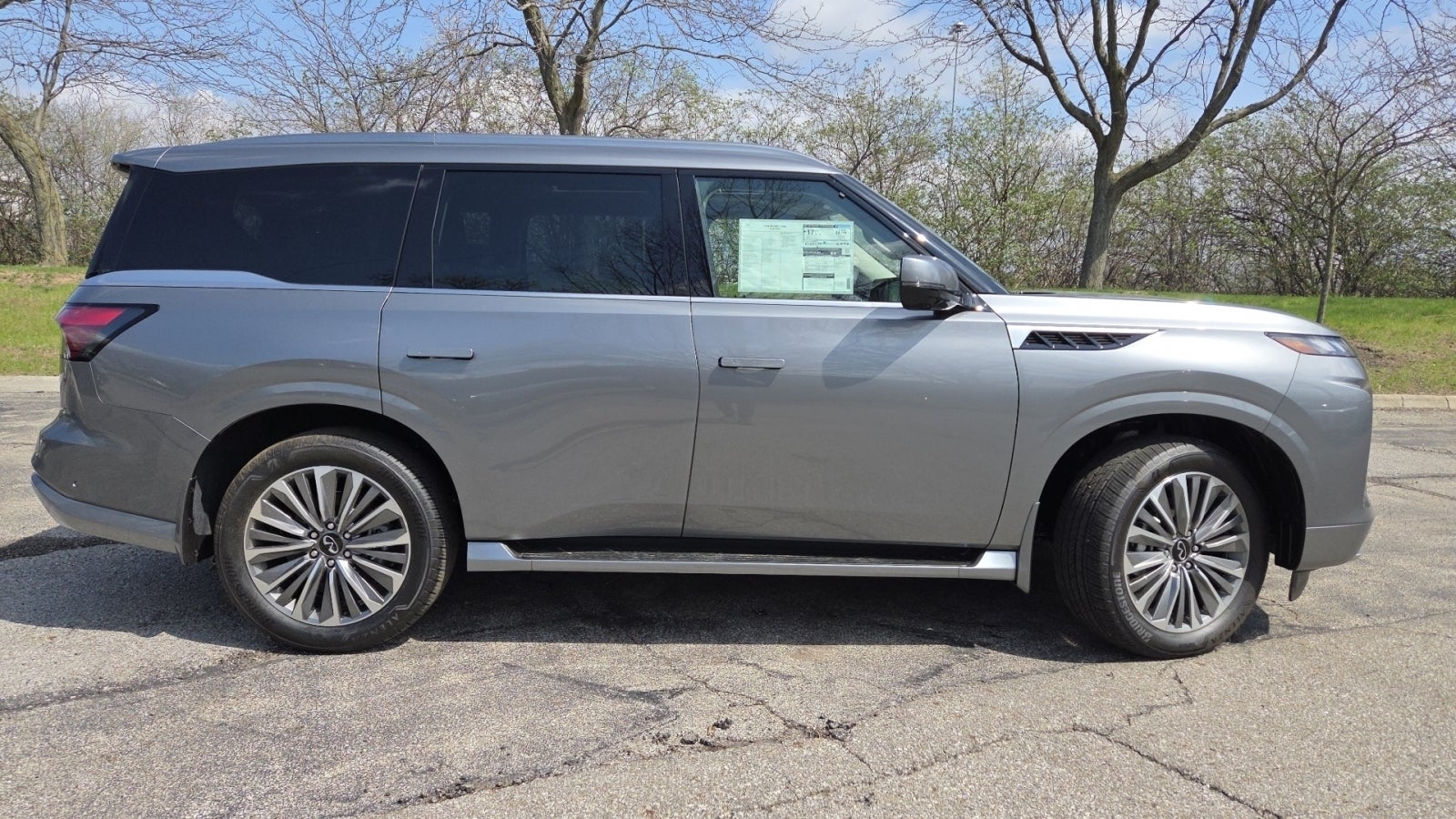 2026 INFINITI QX80 LUXE