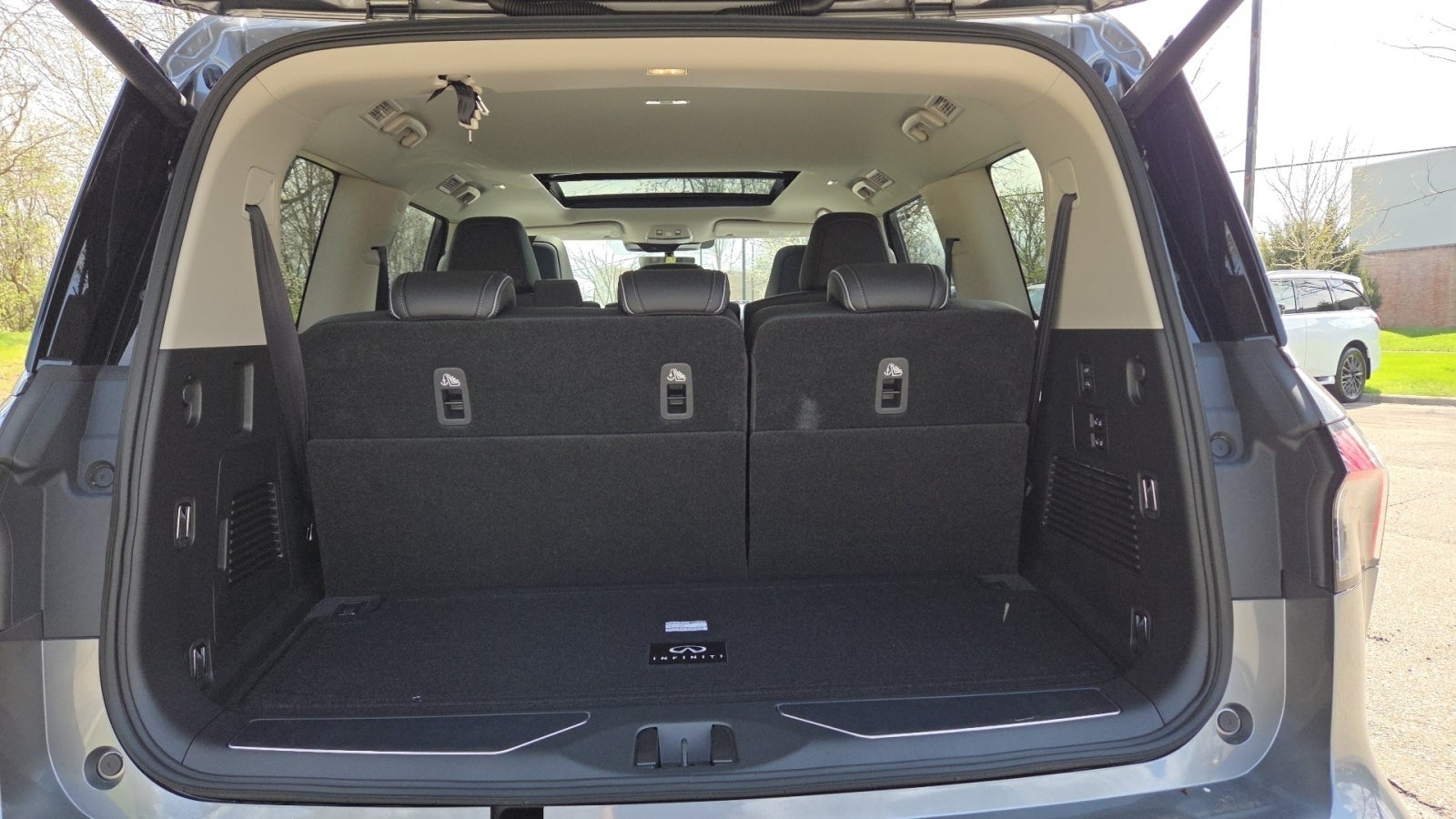 2026 INFINITI QX80 LUXE