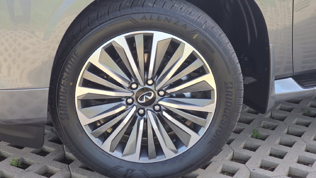 2027 INFINITI QX80 LUXE