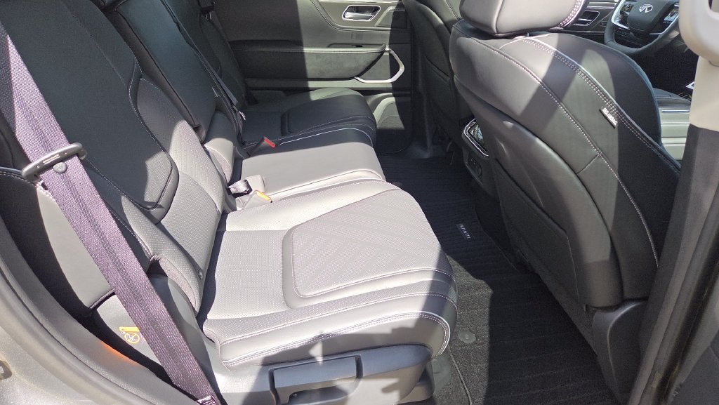 2027 INFINITI QX80 LUXE