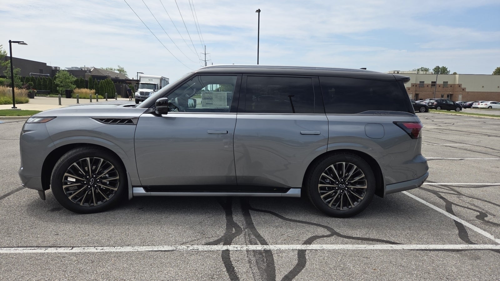 2027 INFINITI QX80 AUTOGRAPH