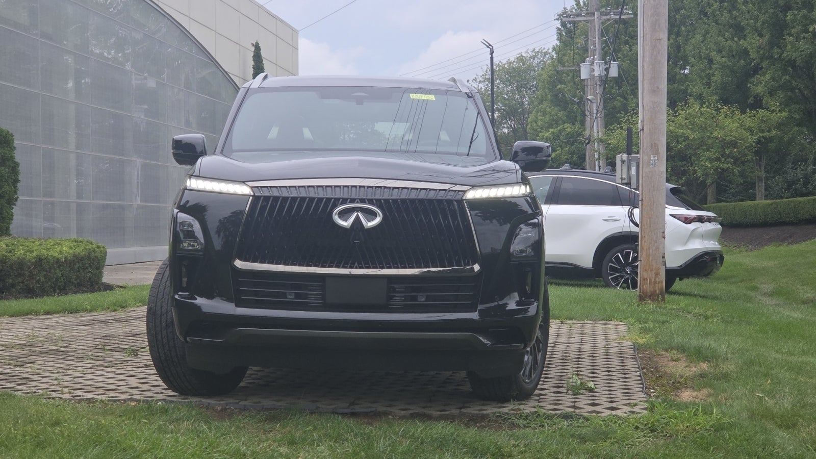 2027 INFINITI QX80 AUTOGRAPH