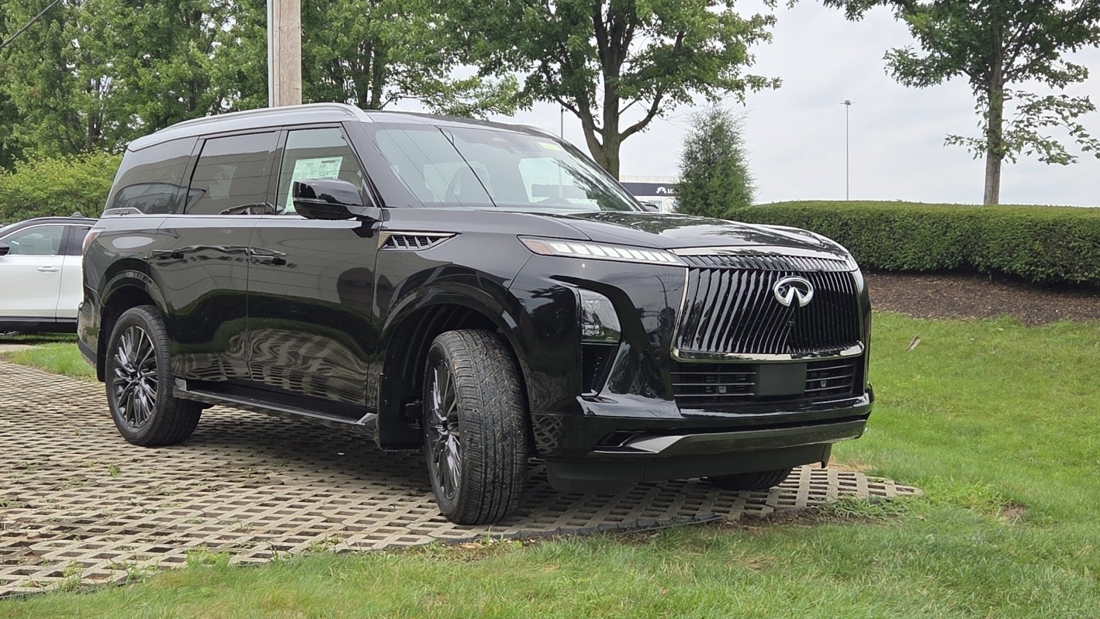 2027 INFINITI QX80 AUTOGRAPH