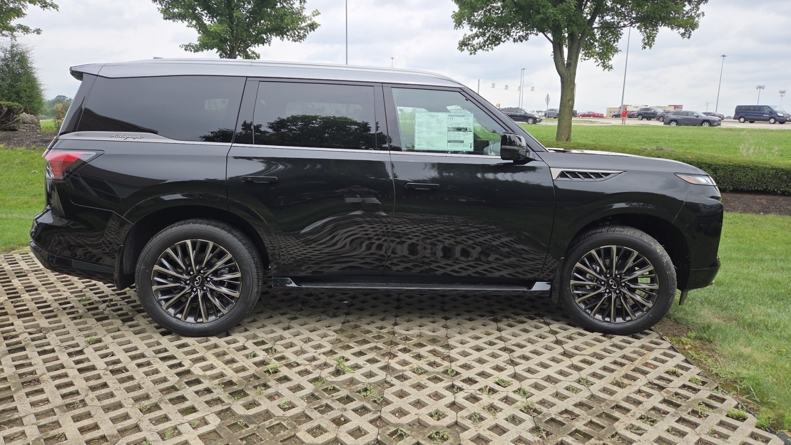 2027 INFINITI QX80 AUTOGRAPH