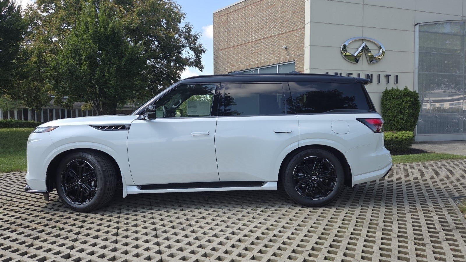 2027 INFINITI QX80 SPORT