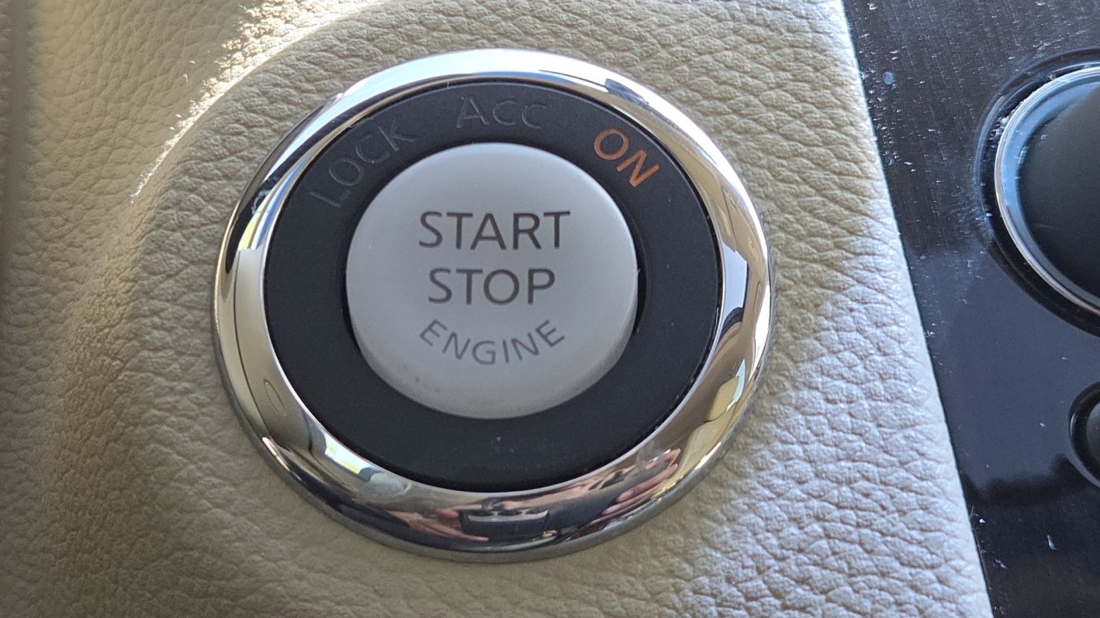 2014 INFINITI QX70 Base