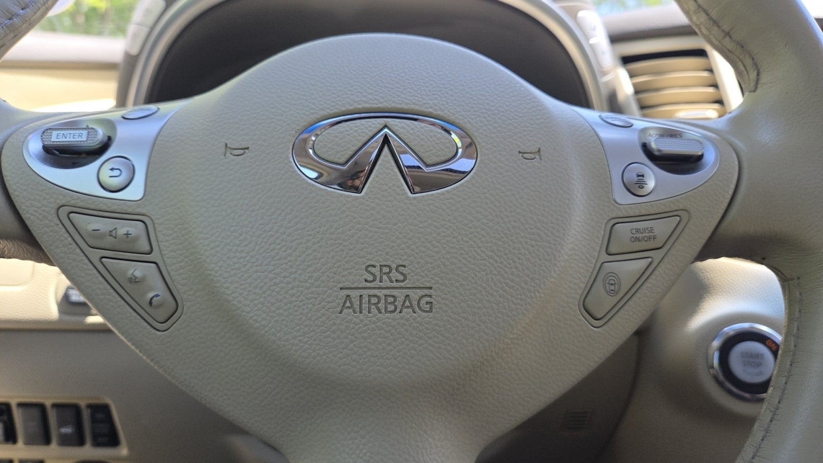 2014 INFINITI QX70 Base