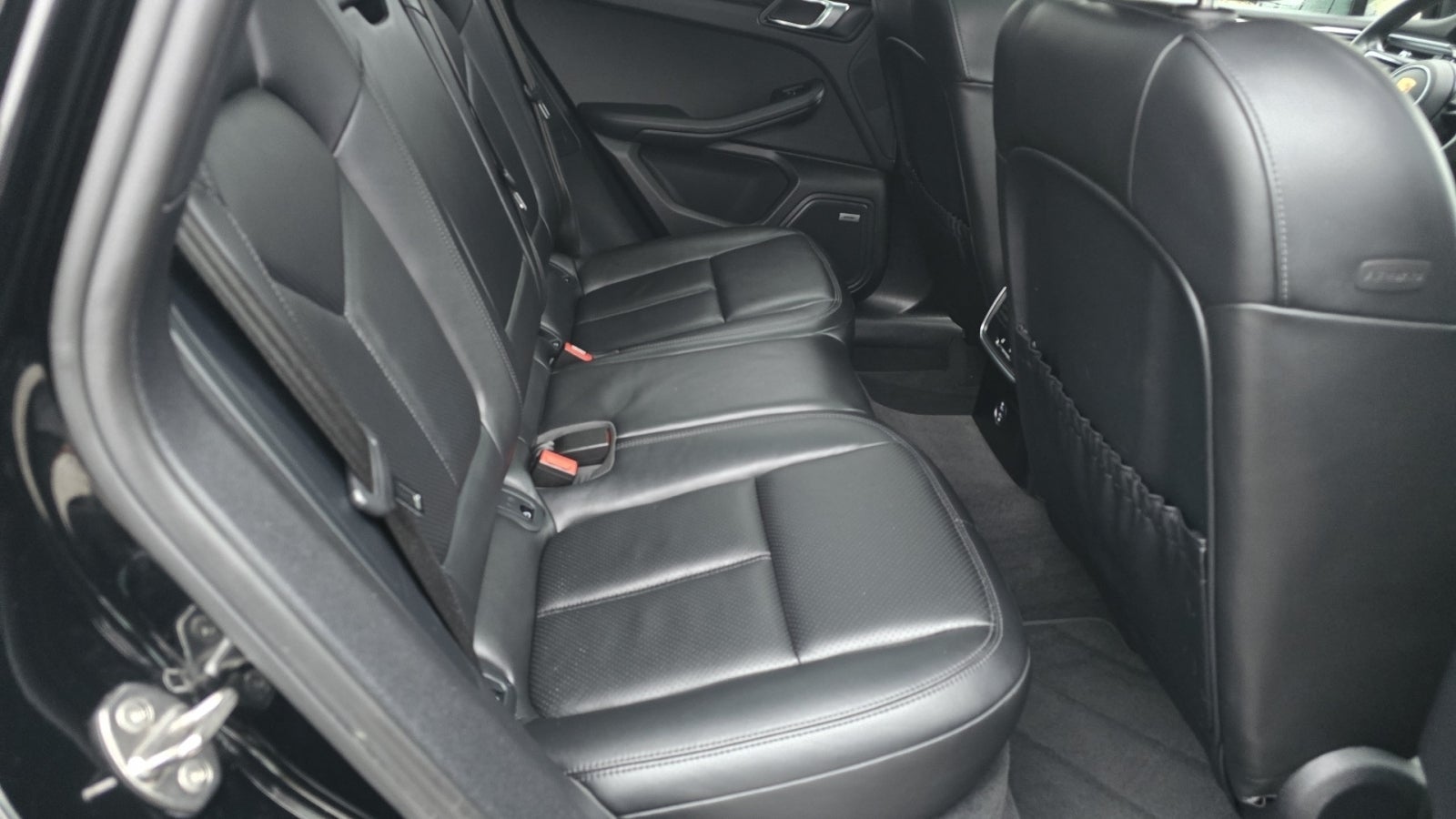 2022 Porsche Macan Base