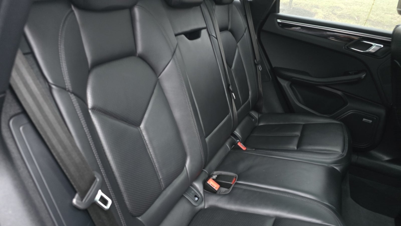 2022 Porsche Macan Base