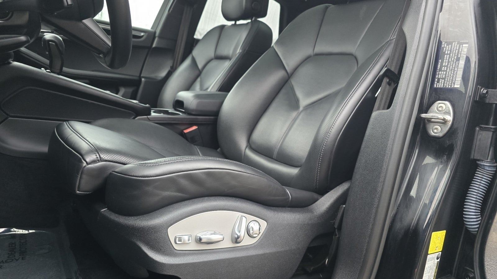 2022 Porsche Macan Base