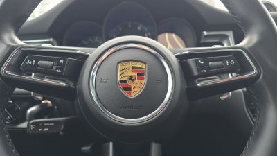 2022 Porsche Macan Base
