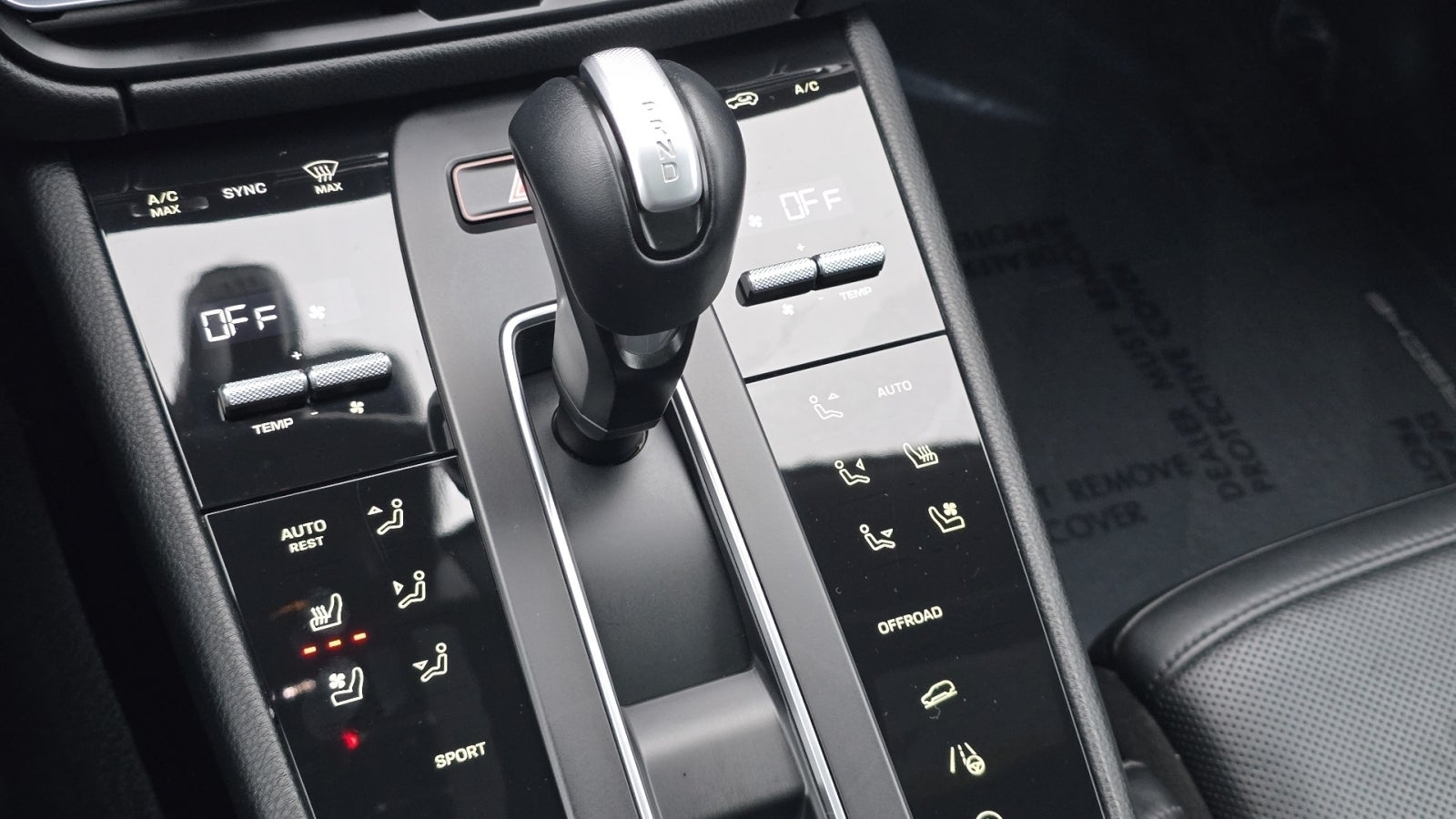 2022 Porsche Macan Base