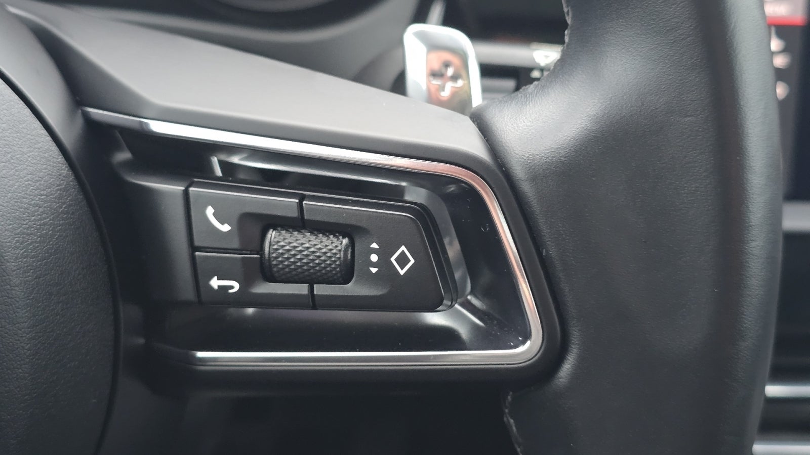 2022 Porsche Macan Base