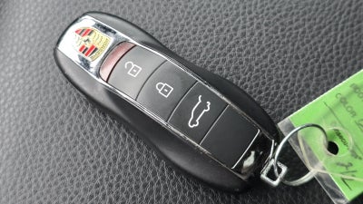 2022 Porsche Macan Base