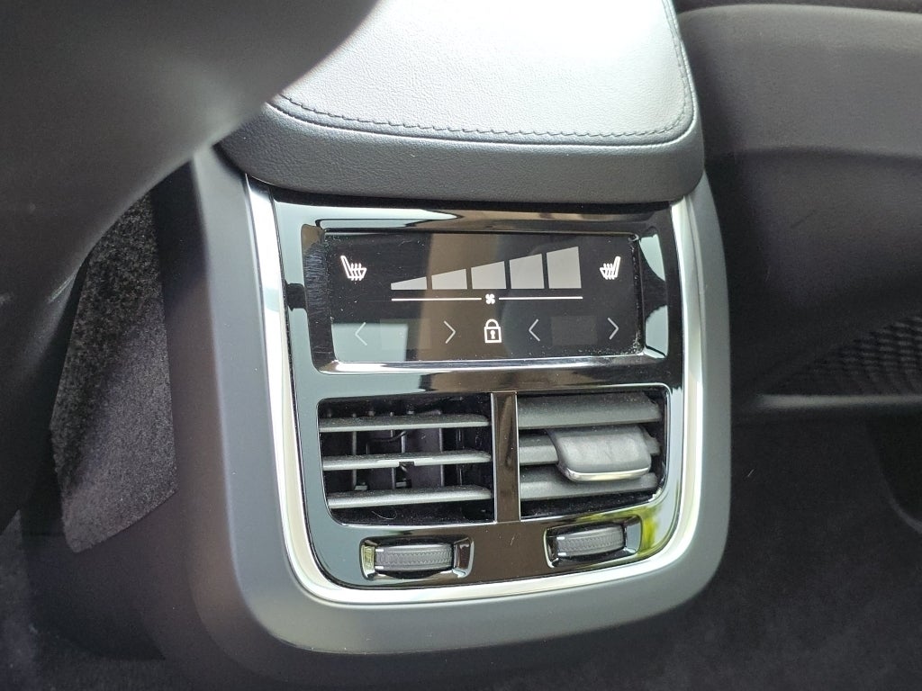 2023 Volvo XC90 B5 Plus