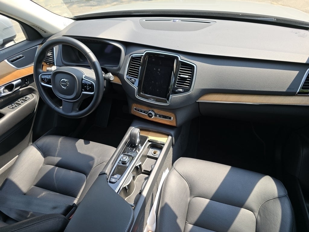 2023 Volvo XC90 B5 Plus