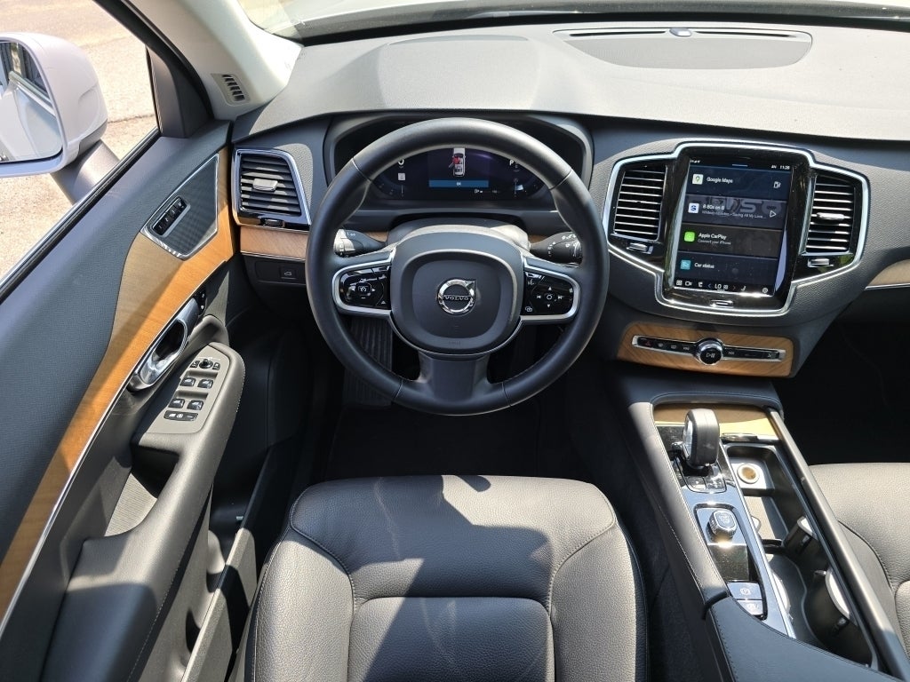 2023 Volvo XC90 B5 Plus