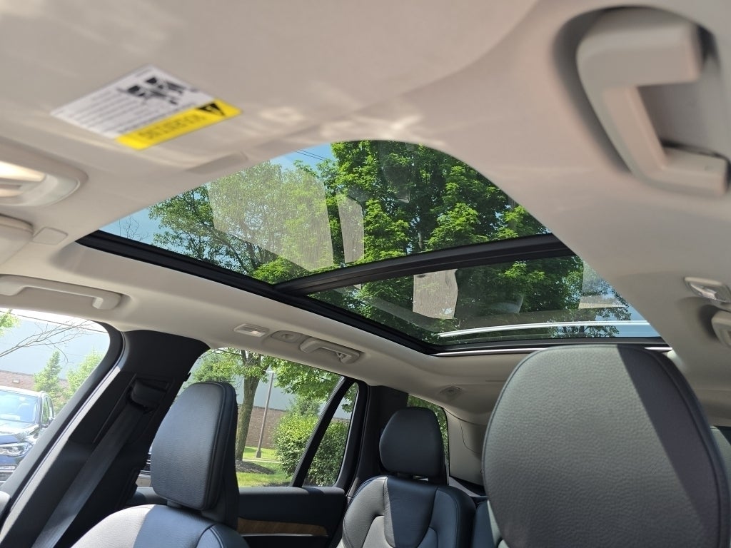 2023 Volvo XC90 B5 Plus