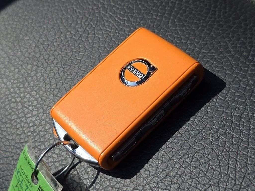 2023 Volvo XC90 B5 Plus