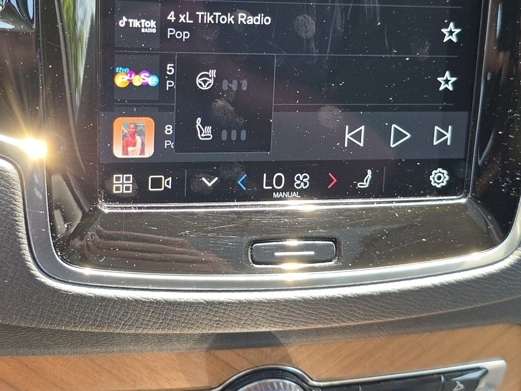 2023 Volvo XC90 B5 Plus